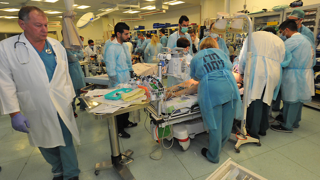 פצועים הובהלו לבית החולים בנהריה  (צילום: רוני אלברט המרכז הרפואי לגליל) (צילום: רוני אלברט המרכז הרפואי לגליל)