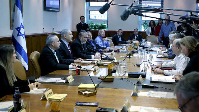 Netanyahu and his Cabinet (Photo: Amit Shabi) (Photo: Amit Shabi)