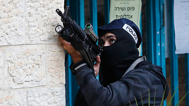 Trying to restore the sense of security to the residents of Jerusalem (Photo: Reuters)