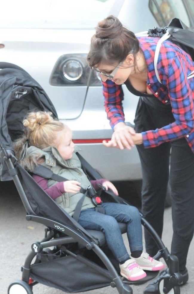 צאי מהיויו בובה, אני רוצה להיכנס לאוטו (צילום: ברק פכטר)