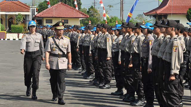 קורס שוטרות באינדונזיה (צילום: AFP) (צילום: AFP)