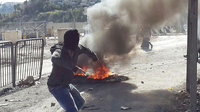 Rioting in Shuafat (Photo: Mohammed Shinawi)