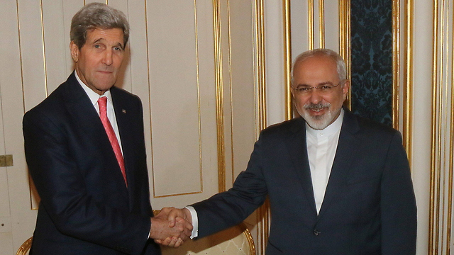 Kerry and Zarif in Vienna (Photo: EPA) (Photo: EPA)
