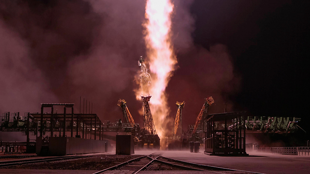 שניות אחרי שיגור הסויוז (צילום: רויטרס) (צילום: רויטרס)