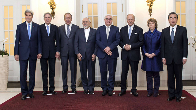P5+1 Ministers and Iranian Foreign Minister Zarif in Vienna, (Photo: AFP) (Photo: AFP)
