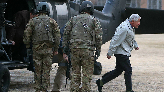 Chuck Hagel lands in Afganistan (Photo: Gettyimages)