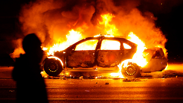 המהומות הלילה בפרגוסון (צילום: MCT) (צילום: MCT)
