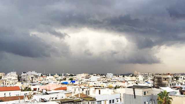 סערה בשמי תל אביב (צילום: ליאת לידור לידג'י) (צילום: ליאת לידור לידג'י)