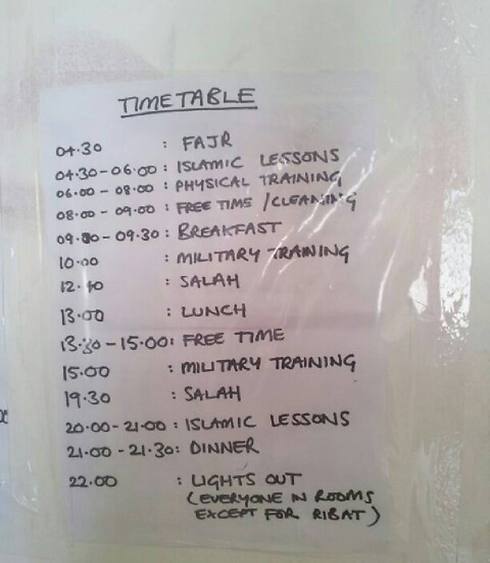 לימודי איסלאם, אימוני נשק, ארוחת צהריים וגם זמן חופשי. לוח הזמנים במחנה שנתפס בראשות האחים (צילום: רויטרס) (צילום: רויטרס)