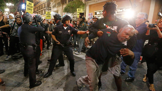 250 נעצרו ביומיים האחרונים בהפגנות בלוס אנג'לס (צילום: רויטרס) (צילום: רויטרס)