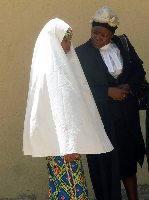 ווסילה טאסיו סמוך לבית המשפט (צילום: AFP) (צילום: AFP)