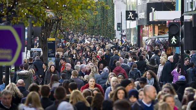 המון קונים ברחוב אוקספורד בלונדון (צילום: AFP) (צילום: AFP)