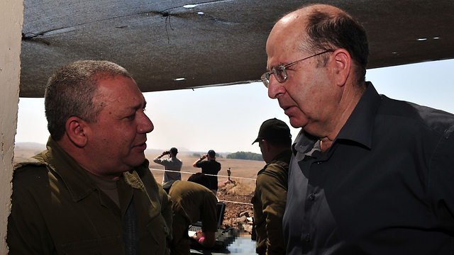IDF chief Eisenkot and Defense Minister Ya'alon (Photo: Ariel Hermoni, Defense Ministry)