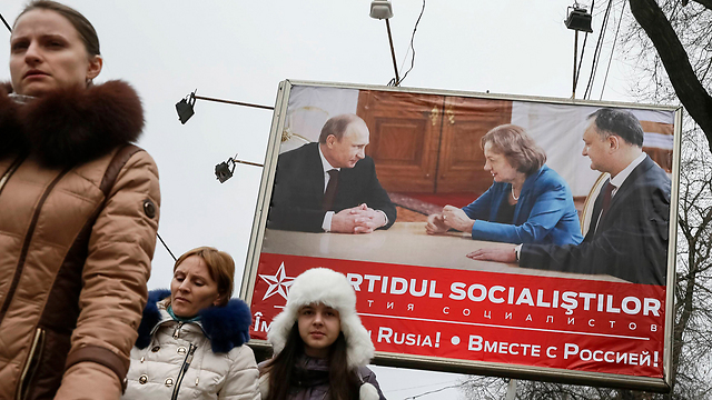 אזרחים שמאסו בשחיתות השלטונית יצביעו עבור הפרו-רוסים (צילום: רויטרס) (צילום: רויטרס)