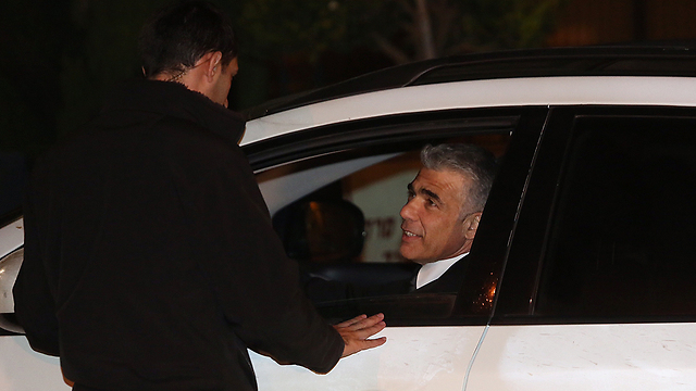 Finance Minister Lapid arriving at the Prime Minister's Office on Monday night. Netanyahu made him an offer he could not accept (Photo: Gil Yohanan)  