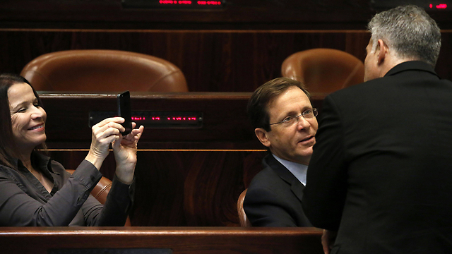 Labor's Shelly Yachimovich and Isaac Herzog with Yesh Atid leader Yair Lapid (Photo: AFP) (Photo: AFP)