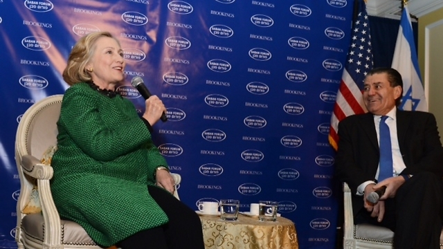 Clinton with Haim Saban. Many Jewish donors in Hollywood (Photo: Peter Halmagy)