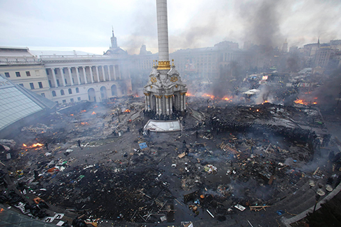 כיכר העצמאות בקייב, אוקראינה, חרוכה בימי המהפכה (צילום: רויטרס) (צילום: רויטרס)