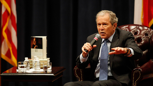 העיוניים בוצעו בהנחייתו. הנשיא לשעבר בוש (צילום: רויטרס) (צילום: רויטרס)