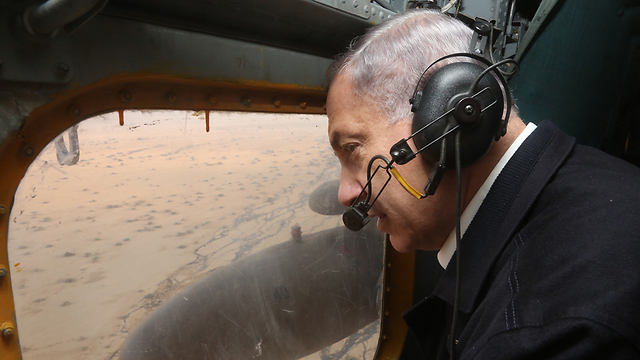 Prime Minister Benjamin Netanyahu visiting the spill site. (Photo: Mark Israel Sellem)