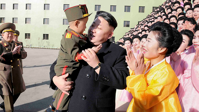 בסרטי התעמולה של צפון קוריאה אין בדל של הומור (צילום: רויטרס) (צילום: רויטרס)