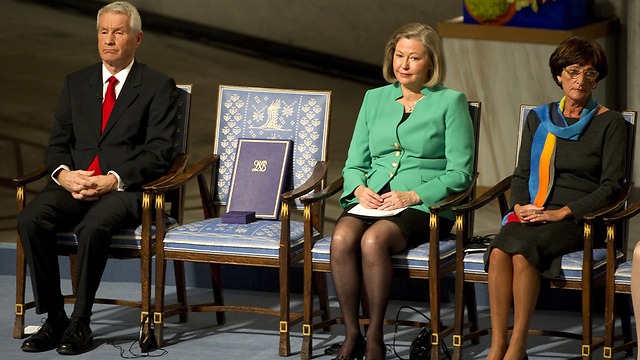 במקום זוכה - כיסא ריק. טקס הענקת פרס נובל לשלום באוסלו בהיעדרו של לי שיאבו (צילום: AFP) (צילום: AFP)