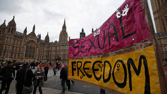 חופש מיני או צנזורה סקסיסטית? (צילום: AP) (צילום: AP)