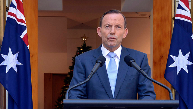 ראש ממשלת אוסטרליה טוני אבוט. ישיבת קבינט מיוחדת (צילום: AP) (צילום: AP)