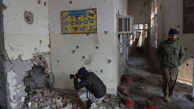 ההרס והחורבן בחדרים בבית הספר, היום (צילום: AFP) (צילום: AFP)