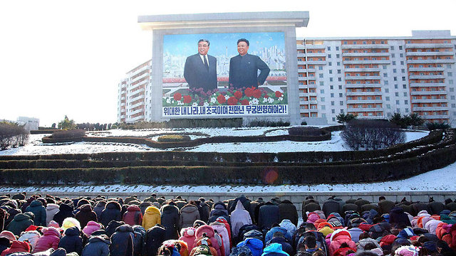 ובינתיים, בצפון קוריאה מציינים שלוש שנים למות המנהיג קים ג'ונג איל (צילום: רויטרס) (צילום: רויטרס)