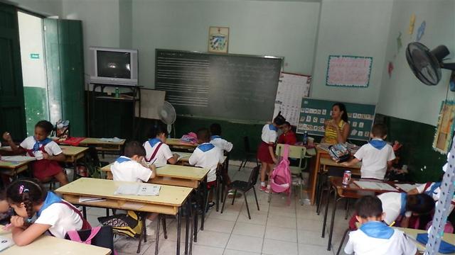 הממשל משקיע בחינוך. כיתת לימוד בהוואנה (צילום: יוסף (ג'קסי) ג'קסון) (צילום: יוסף (ג'קסי) ג'קסון)