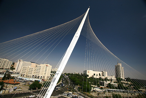 מה בדיוק הקשר לירושלים? גשר המיתרים (צילום: ששון תירם)