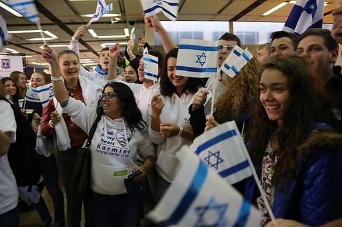 Illustrative photo of new olim arriving in Israel (Photo: Yaron Brener)
