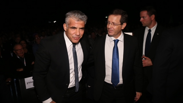 Herzog and Lapid. Why aren't they sending their 1.258 million voters out on the streets? (Photo: Motti Kimchi)