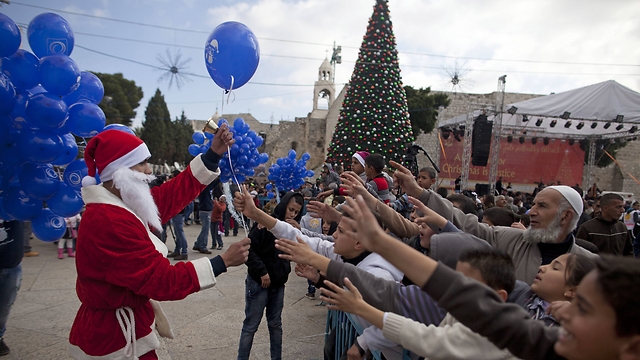 Tourists and residents celebrate on Christmas eve in Bethlehem. (Photo: Getty Images) (Photo: Getty Images)