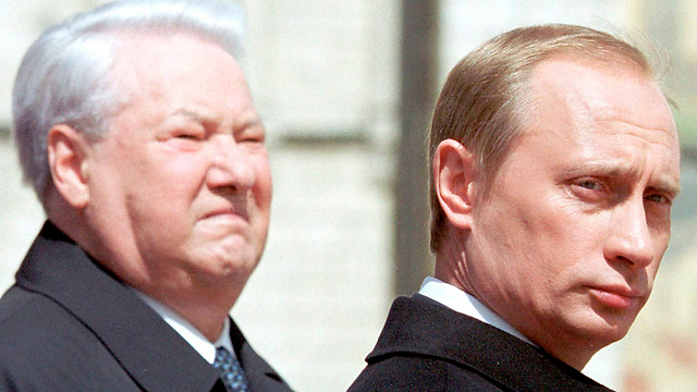 פוטין והנשיא לשעבר ילצין. השתקמות אחרי הקריסה של שנות ה-90 (צילום: רויטרס) (צילום: רויטרס)