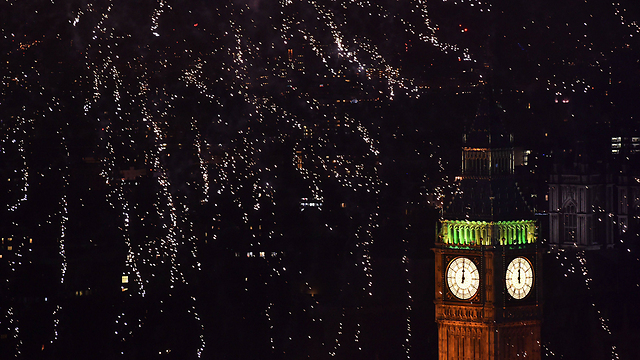 מאירים את הביג בן. לונדון (צילום: AFP) (צילום: AFP)