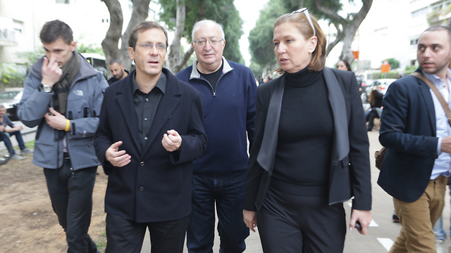 Herzog and Livni in Tel Aviv (Photo: Yaron Brenner)