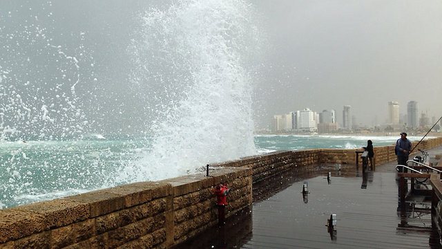 Strong winds at Tel Aviv Port (Photo: Ilan Tal)