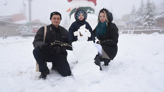 Do you wanna build a snowman? (Photo: Aviyahu Shapira)