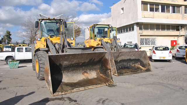 Tractors ready to plow snow out of roads (Photo: Ofer Meir)