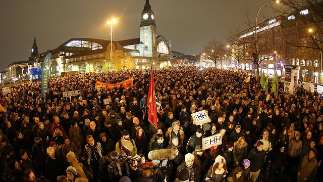 People protest against right-wing initiative PEGIDA in Hamburg, Germany (Photo: EPA)