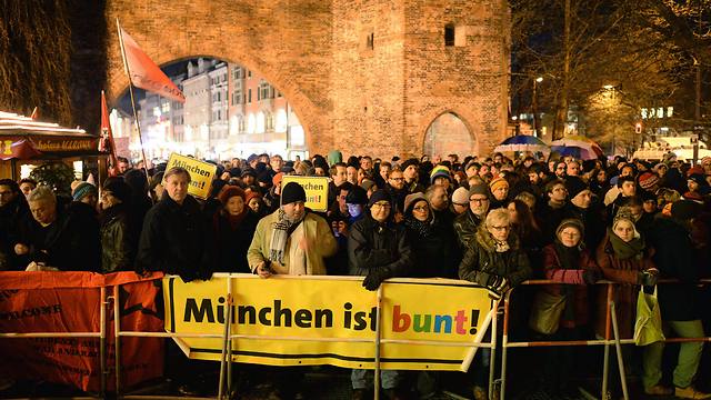 People protest against right-wing initiative PEGIDA with a sign reading 'Munich is colourful' in Munich, Germany (Photo: EPA)