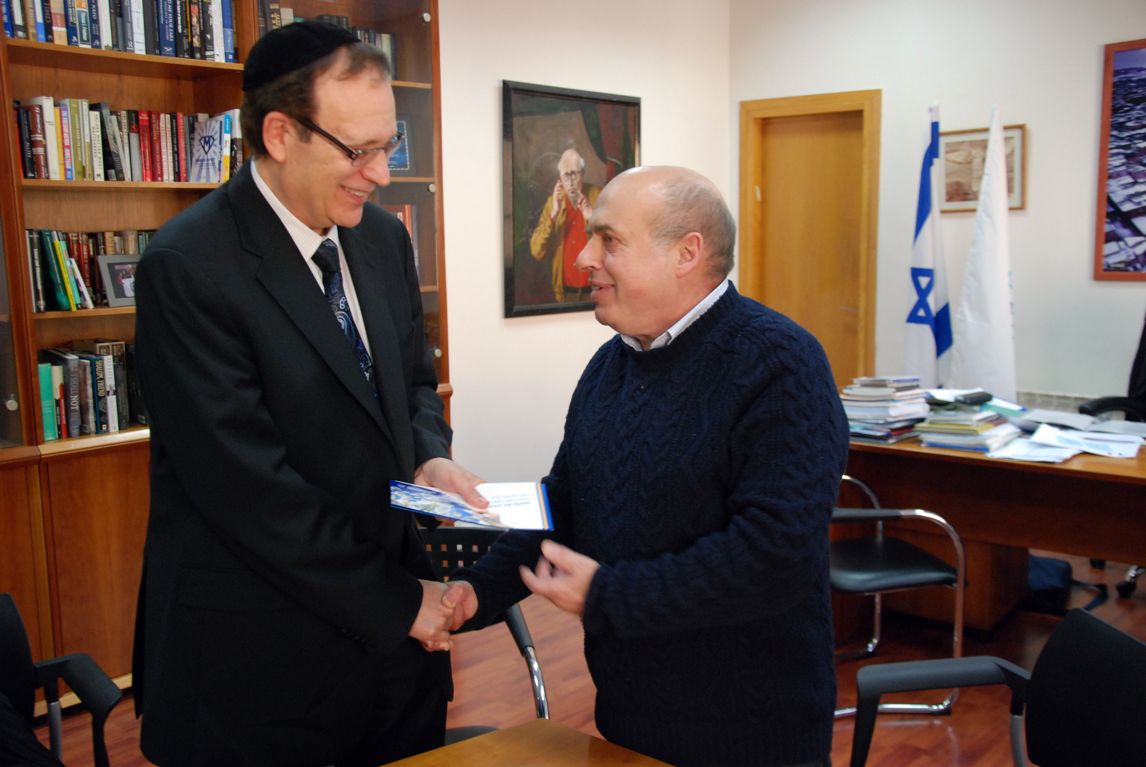Steven Rothman (L) receives check from Jewish Agency Chairman Natan Sharansky (Photo: Dudi Saad/The Media Line).