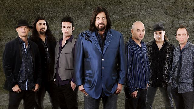 Alan Parsons with his band members