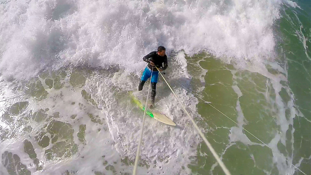 Surfer at Beit Yanai beach (Photo: Eli Hasson) (Photo: Eli Hasson)