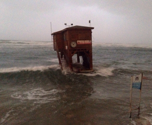 Lifeguard tower at Bat Yam beach (Photo: Avi Efiya) (Photo: Avi Afiya)