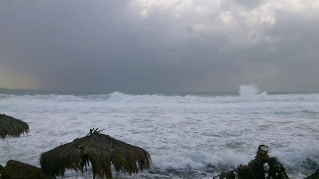 גלים סוערים בלבנון ()