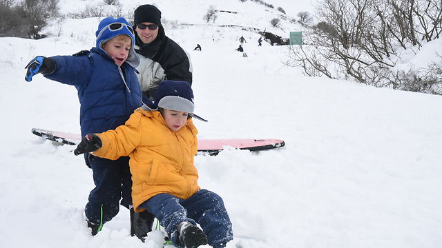 Children enjoy snow day (Photo: Avihu Shapira) (Photo: Avihu Shapira)