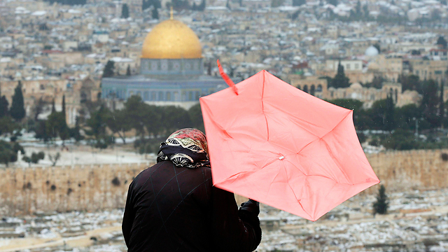 A woman battles the wind in Jerusalem (Photo: Reuters) (Photo: Reuters)